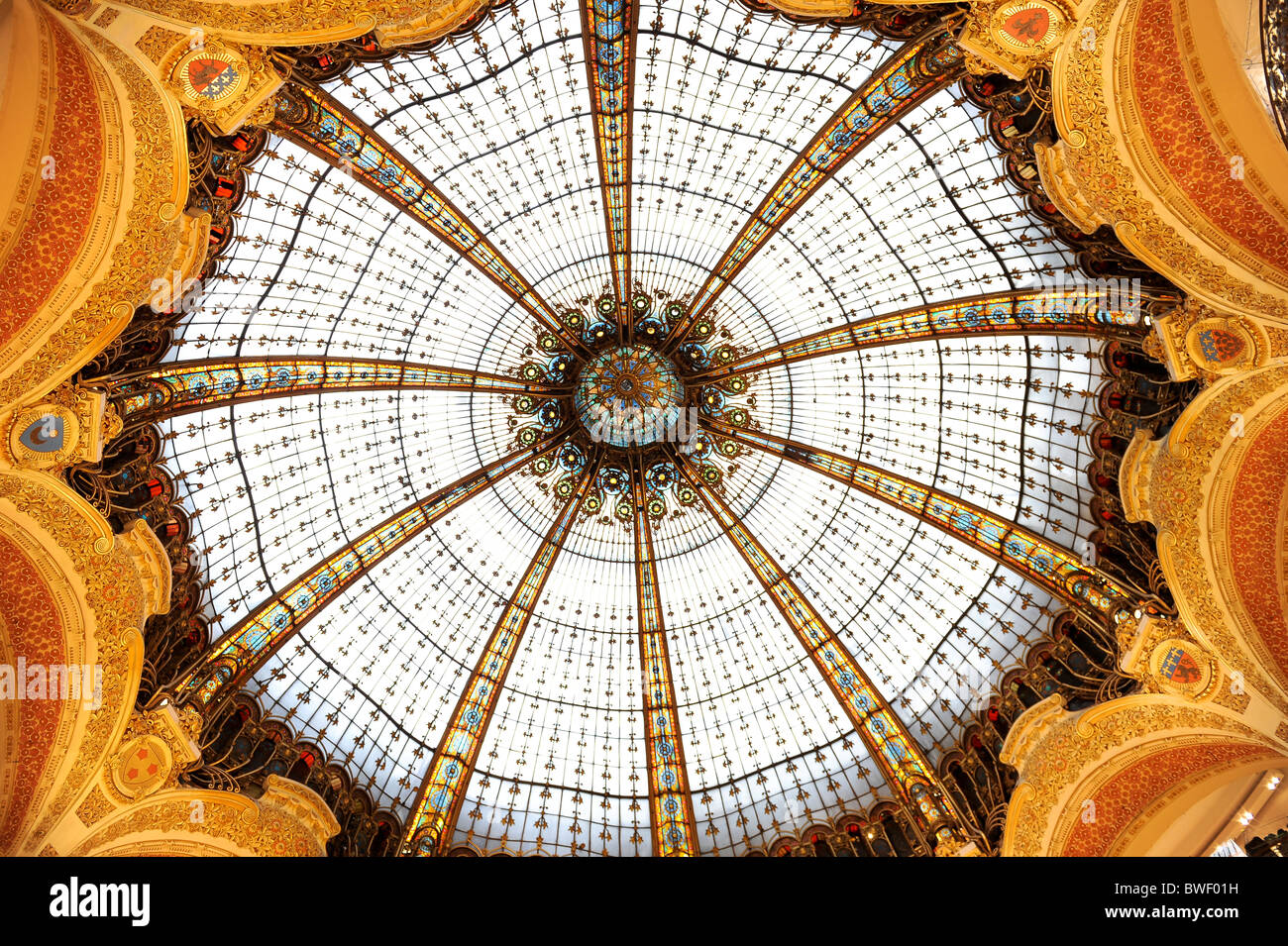 Le beau toit en dôme de Galeries Lafayette, Paris, France Banque D'Images