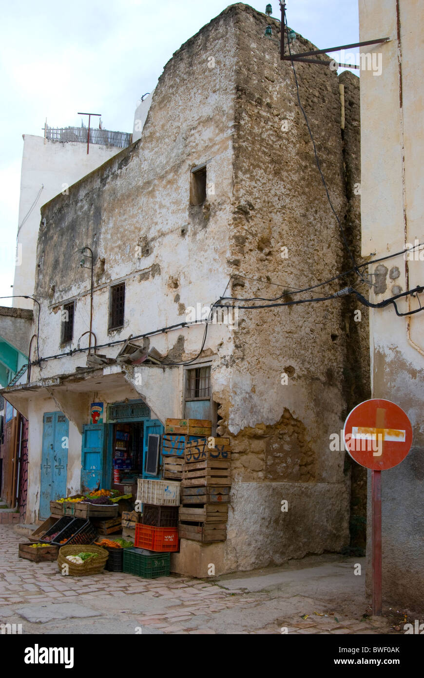 La ville de Bhalil, Maroc. Boutique de légumes. Banque D'Images