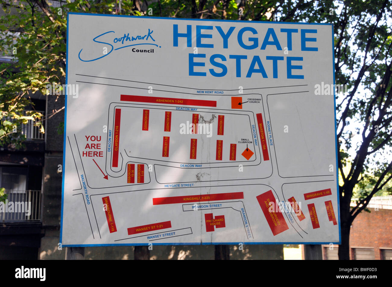 Sign & map locating différents blocs d'appartements sur Heygate estate infâme conseil immobilier Elephant & Castle maintenant démolie South London England UK Banque D'Images
