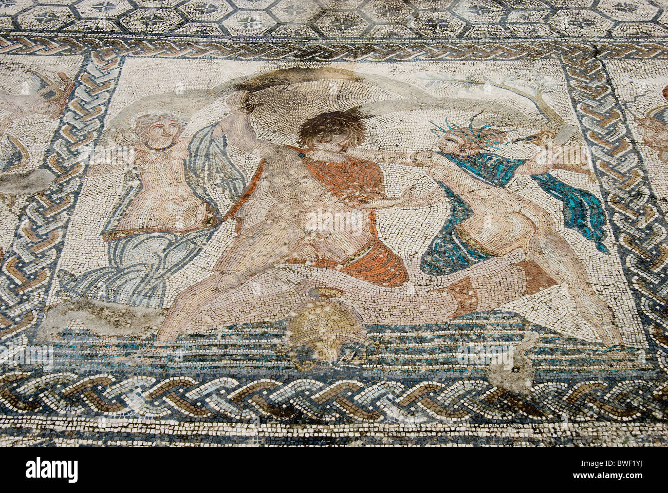 Volubilis, site archéologique romain au Maroc. Mosaïque de l'enlèvement d'HYLAS par les nymphes à la Chambre de Vénus Banque D'Images