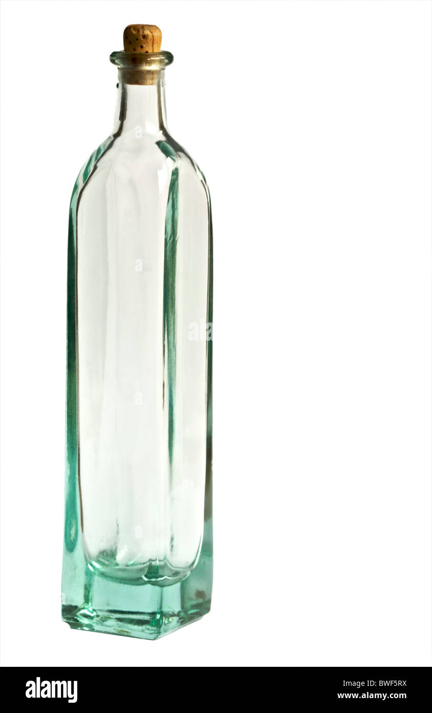 À l'ancienne vide bouteille en verre avec bouchon en liège médecine isolé sur fond blanc Banque D'Images