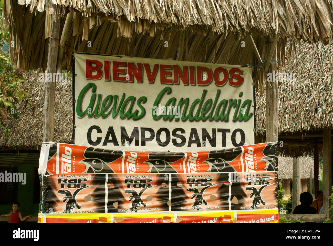 Signe pour les Grottes de Candelaria, Alta Verapaz, Guatemala Banque D'Images