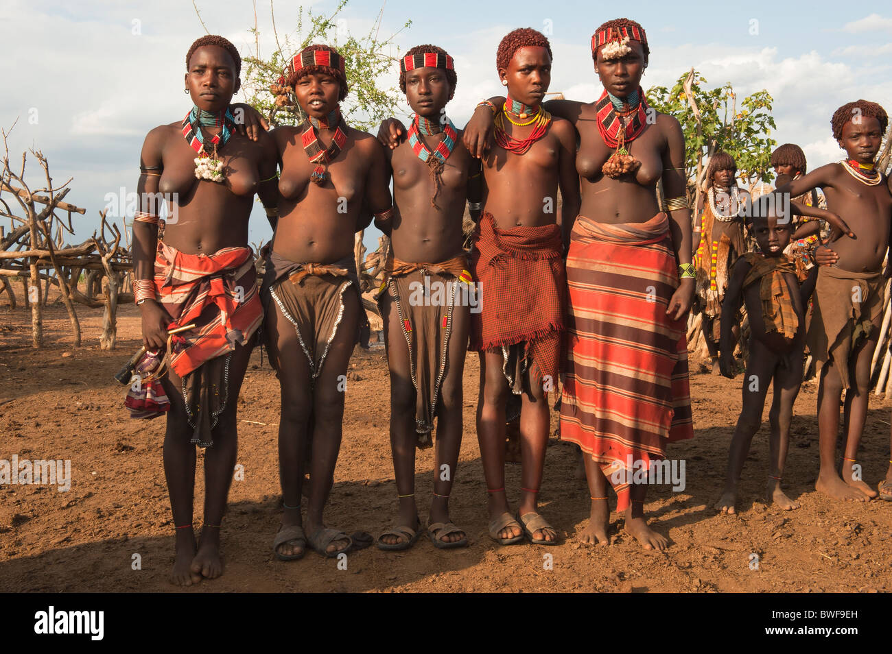 Groupe de jeunes femmes Hamar, vallée de la rivière Omo, dans le sud de l'Éthiopie Banque D'Images