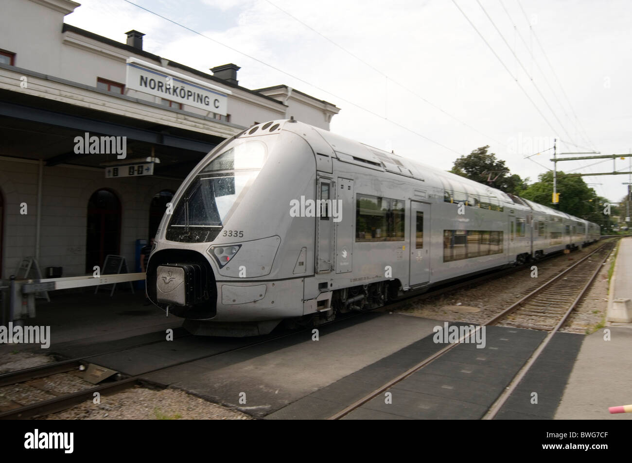 Train suédois high speed rail voyage ferroviaire à grande vitesse des trains de voyageurs de banlieue gare ferroviaire suédois rails stations Banque D'Images