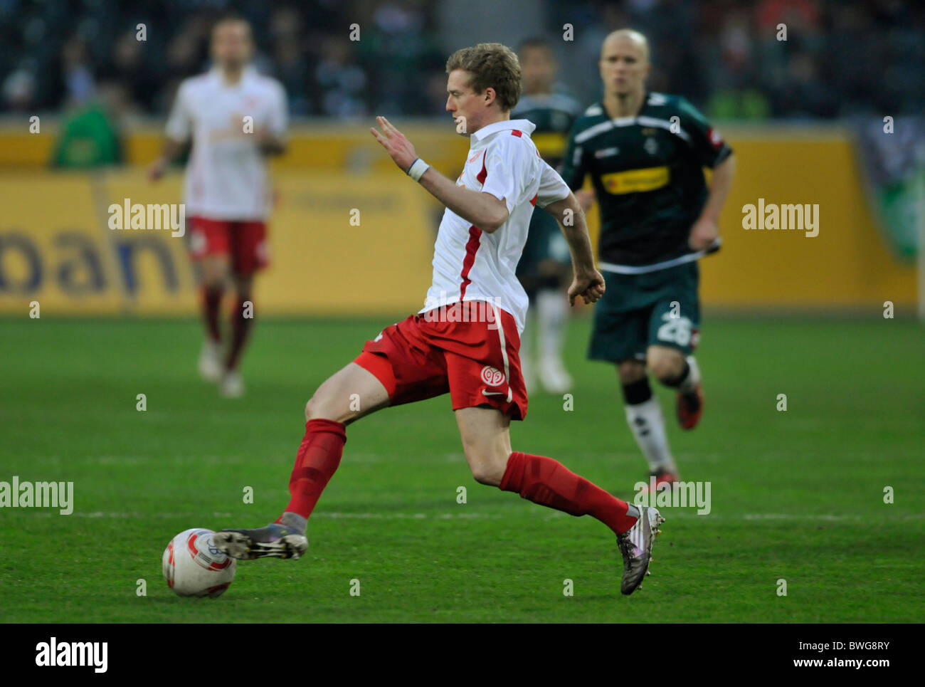 Moenchengladbach, Allemagne 20.11.2010, football: Saison Bundesliga 2010/11 match day 13, Borussia Moenchengladbach (vert) vs Mayence (blanc) 05 2:3 -- Andre SCHUERRLE (Mayence 05) Banque D'Images