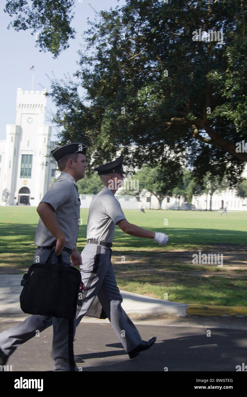 Balades dans la Citadelle les cadets du Collège militaire de Caroline du Sud, Charleston SC USA Banque D'Images