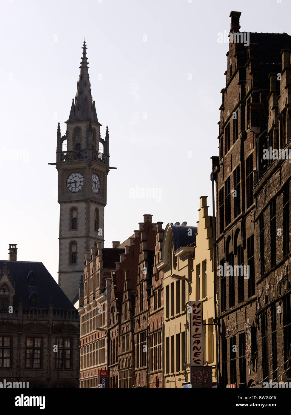 Maisons de guilde avec tour de l'horloge à Gand, Flandre, Belgique, Europe  Photo Stock - Alamy