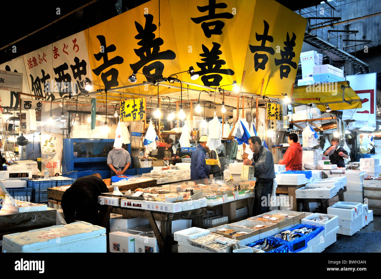 Le marché central de vente en gros de la ville de Tokyo, le marché aux poissons de Tsukiji, Ginza, Tokyo, Japon Banque D'Images