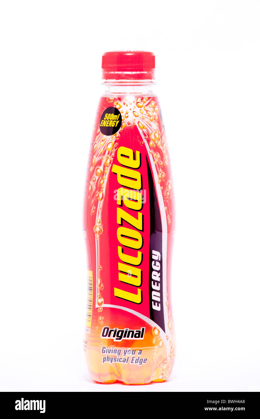 Une bouteille de Lucozade energy drink original sur un fond blanc Banque D'Images