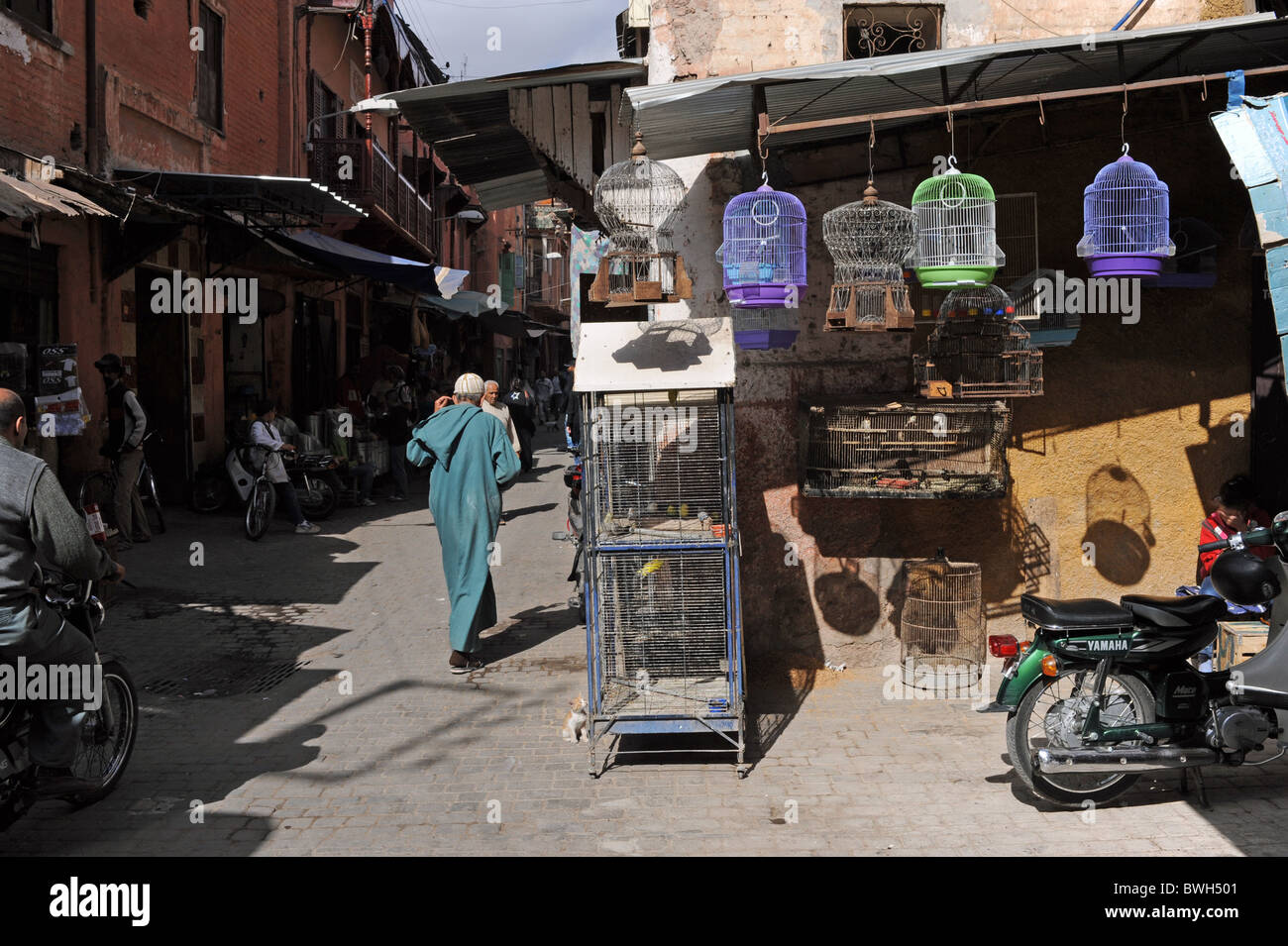 Maroc Marrakech - à l'intérieur de la zone de marché Mellah juif colorés de la médina ou la vieille ville fortifiée de Marrakech Maroc Banque D'Images