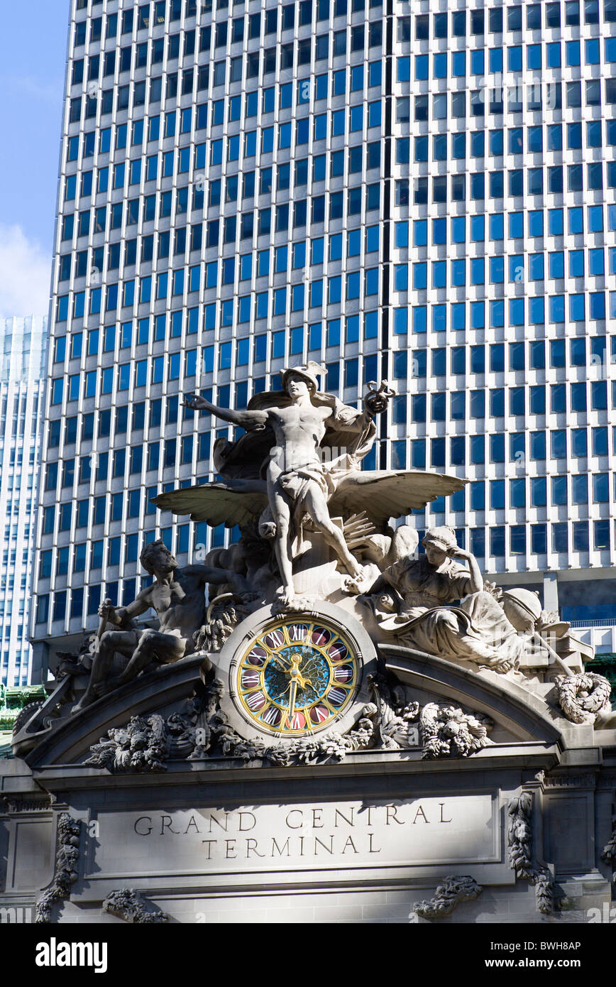 USA New York NYC Manhattan Sculpture de mercure, Hercule et Minerve, sur la 42e Rue, façade de la gare Grand Central Terminal Banque D'Images