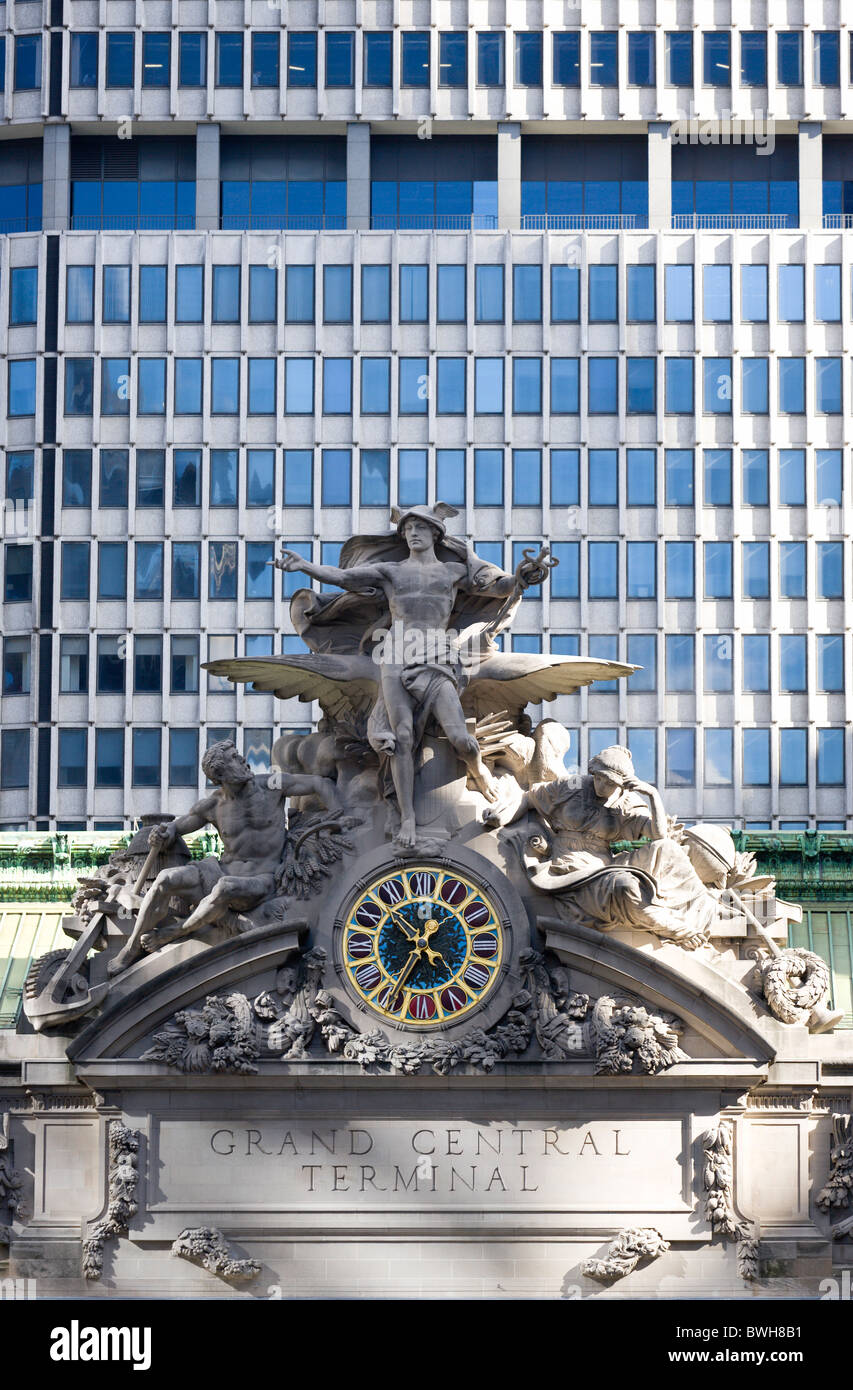 USA New York NYC Manhattan Sculpture de mercure, Hercule et Minerve, sur la 42e Rue, façade de la gare Grand Central Terminal Banque D'Images