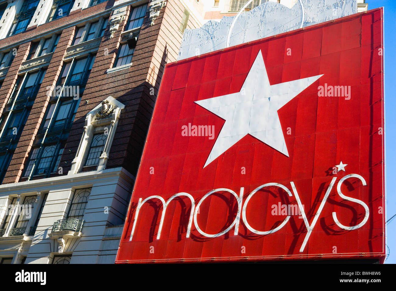 USA New York NYC Manhattan signe rouge pour le grand magasin Macy's sur la 34e Rue et Broadway. Banque D'Images