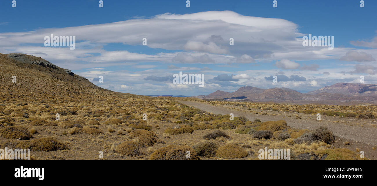 Route de gravier près de 40 Santa Cruz Perito Moreno Argentine Amérique du Sud Banque D'Images