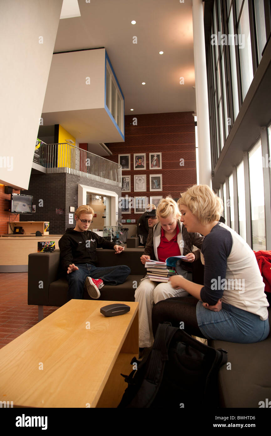 Les étudiants de premier cycle au département d'études théâtrales de l'Université d'Aberystwyth, Pays de Galles, Royaume-Uni Banque D'Images