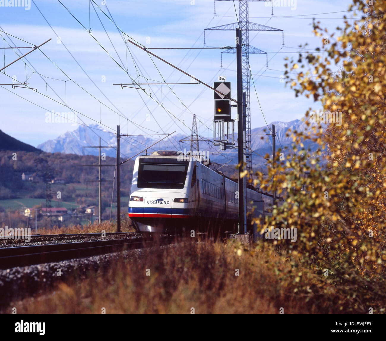 Les trains Cisalpino railroad tunnel du Simplon Valais Suisse Europe de l'automne de la circulation section Banque D'Images