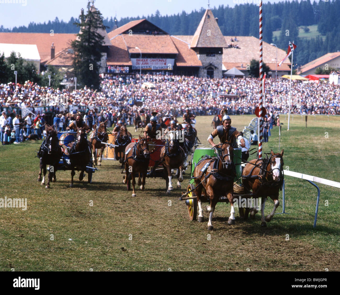 Les courses de chevaux Marché-Concours national des chevaux location de runnings spectateurs romain concours show party fête F Banque D'Images