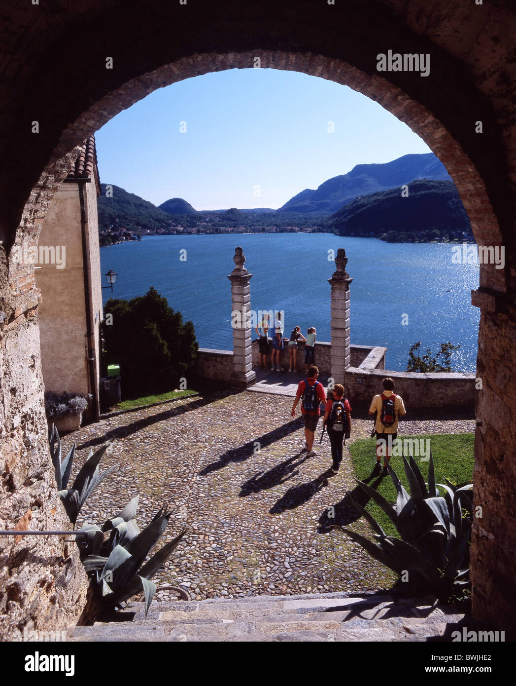 Randonnées Morcote côte jardin archway Canton du Tessin lac Le lac de Lugano Suisse Europe Banque D'Images