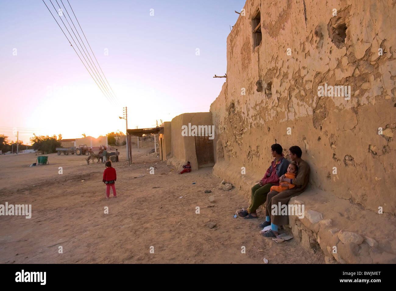 La famille bédouine, Qasr Al Farafra Oasis Farafra, Village, Egypte Banque D'Images