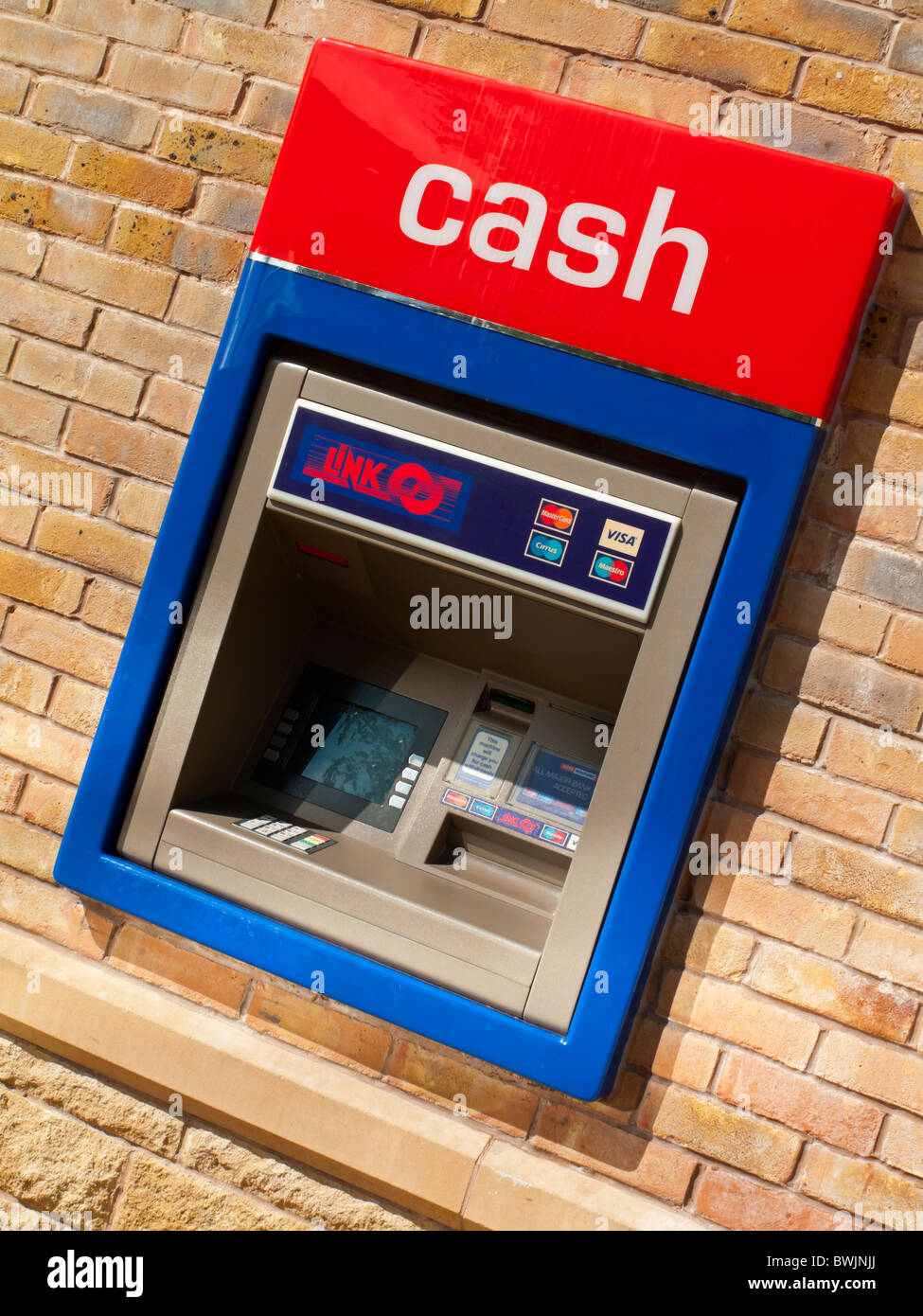 Distributeur de billets ATM machine pour une utilisation avec cartes dans le LINK Network au Royaume-Uni Banque D'Images