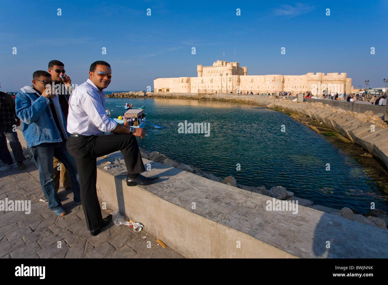 La Corniche et Fort QaitBey, construite sur le site de l'historique phare, Alexandrie, Egypte Banque D'Images