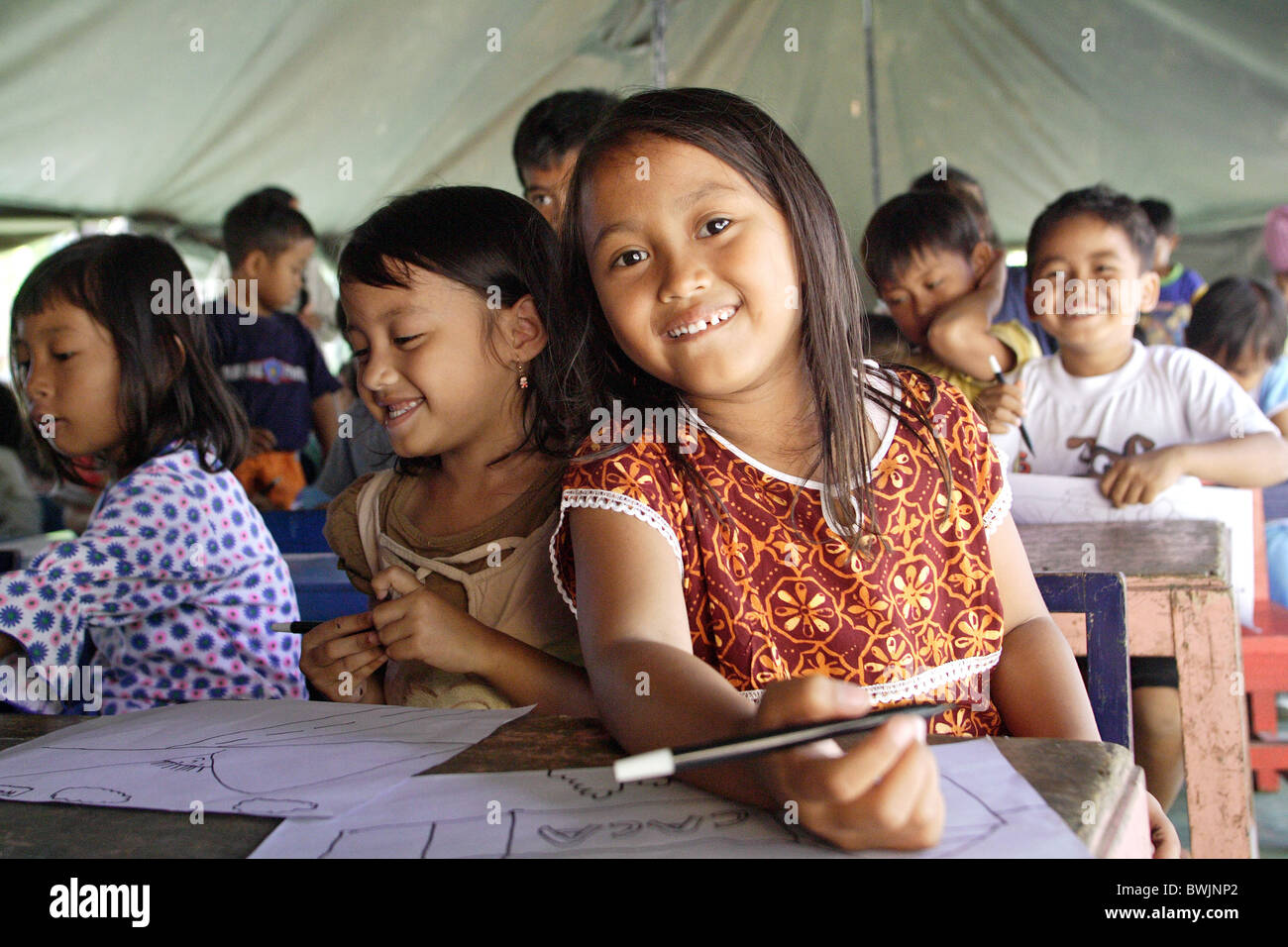 Une école dans une tente, Bulus Kulon, Indonésie Banque D'Images