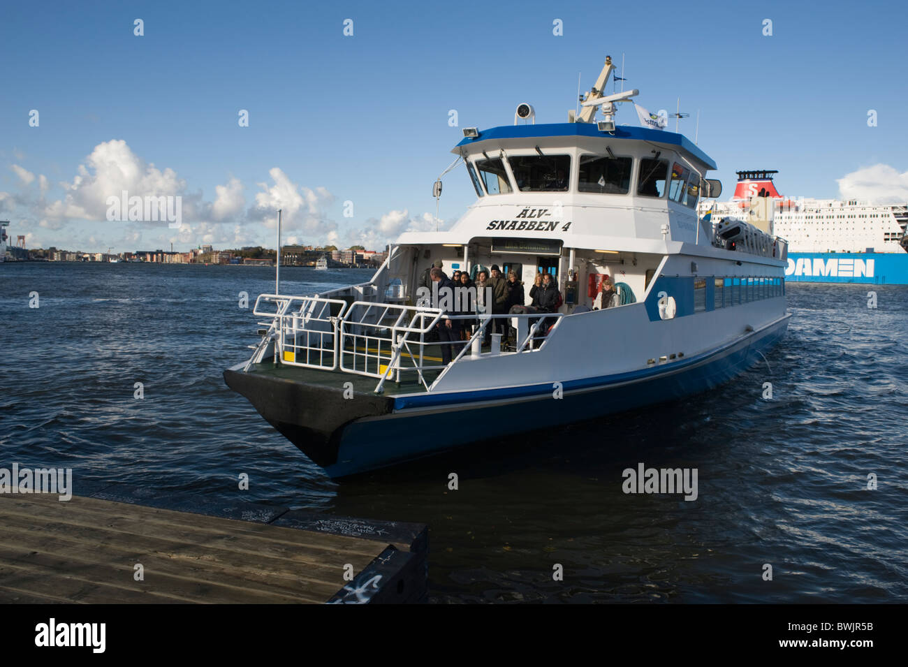 Ferry de la rivière qui traverse la rivière Göta älv à Göteborg, Suède. Banque D'Images