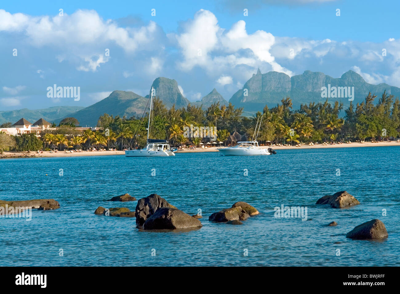 Vue de la plage en face de l'hôtel Oberoi, Baie aux Tortues, (Turtle Bay), Pointe aux Piments Vue de la plage en face de l'hôtel Oberoi, Baie aux Tortues, (Turtle Bay), Pointe aux Piments