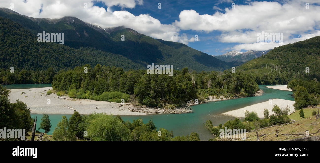 La Junta Aisen Chili Patagonie paysages du débit des flux des rivières, le débit des cours d'ensemble de la forêt Banque D'Images