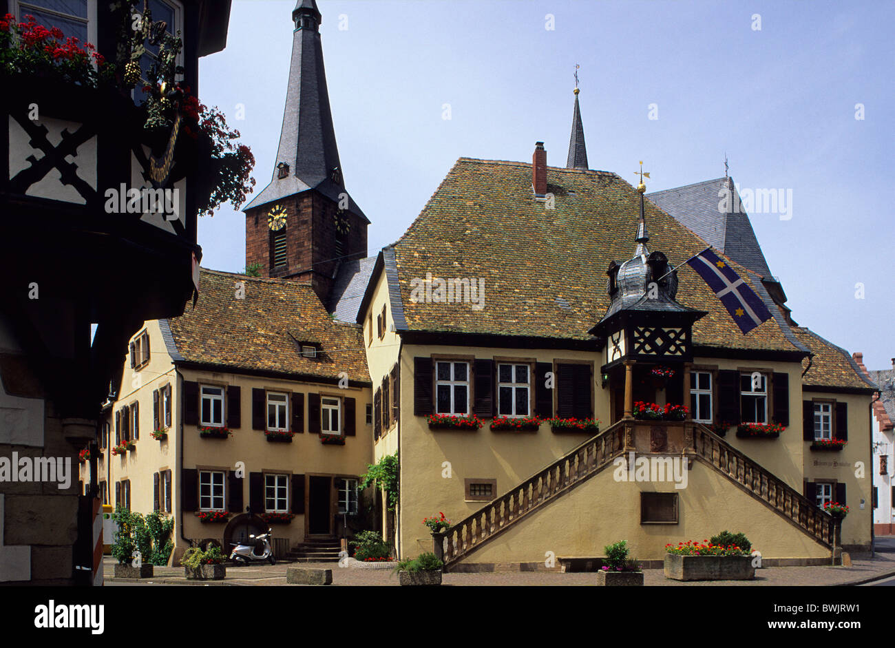 L'Europe, l'Allemagne, Rhénanie-Palatinat, Deidesheim, château l'église et de l'église paroissiale de Saint Ulrich Banque D'Images