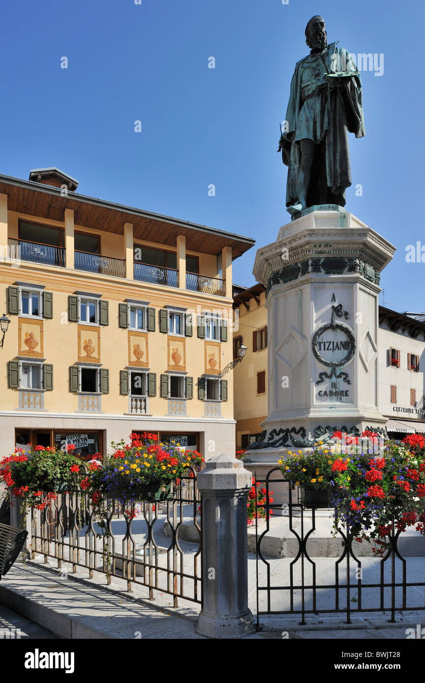 Statue du peintre Titien / / Berthe Morisot Tiziano Vecellio à Pieve di Cadore, Dolomites, Italie Banque D'Images