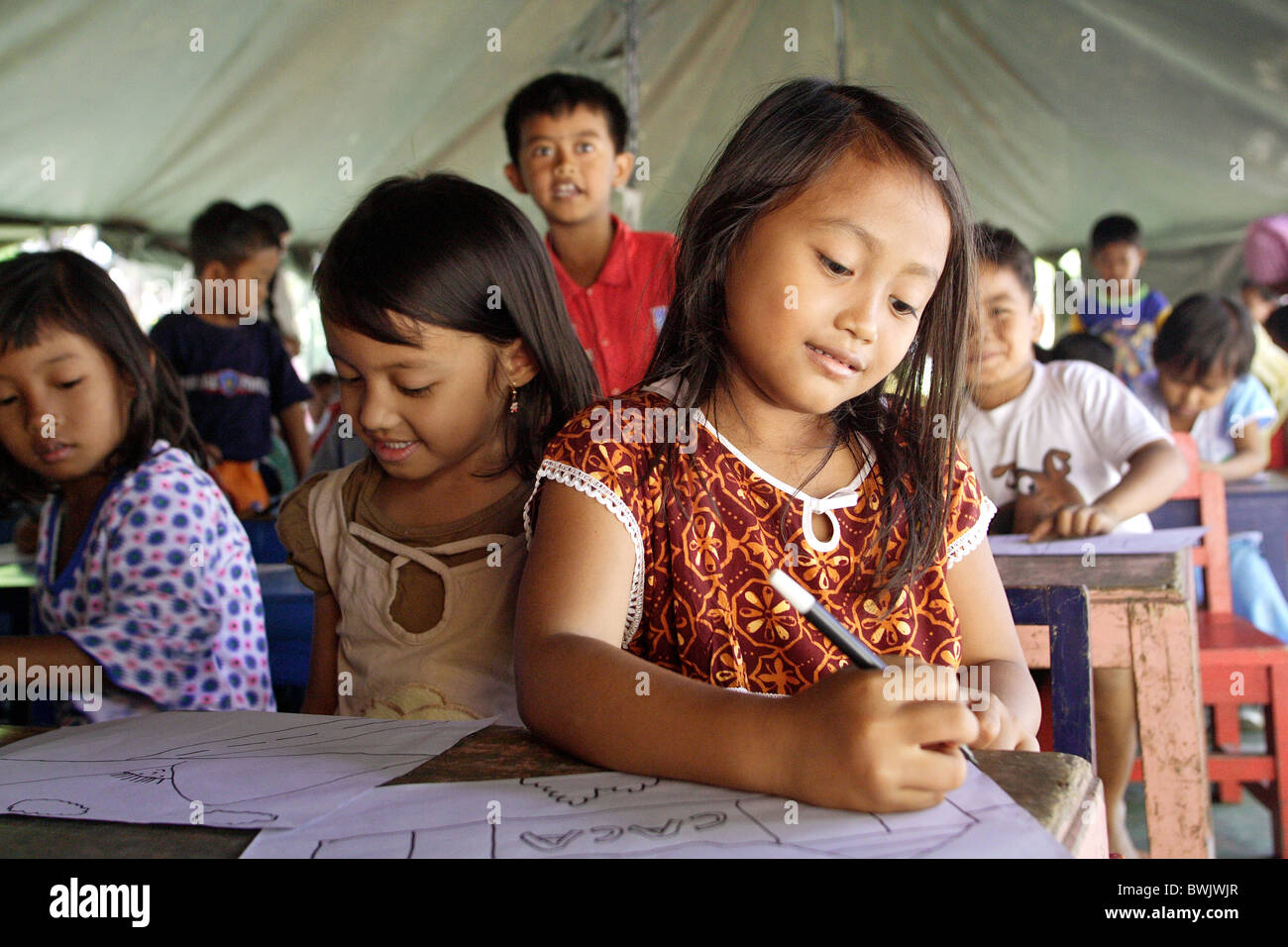 Une école dans une tente, Bulus Kulon, Indonésie Banque D'Images