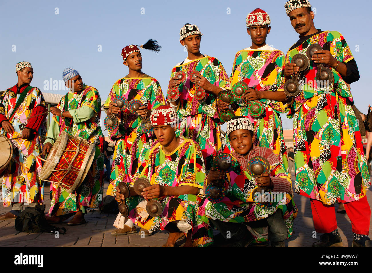 La musique Gnaoua costumes folklore tradition musicien Jemma el-Fna Ville ancienne Médina Marrakech Marrakech M Banque D'Images