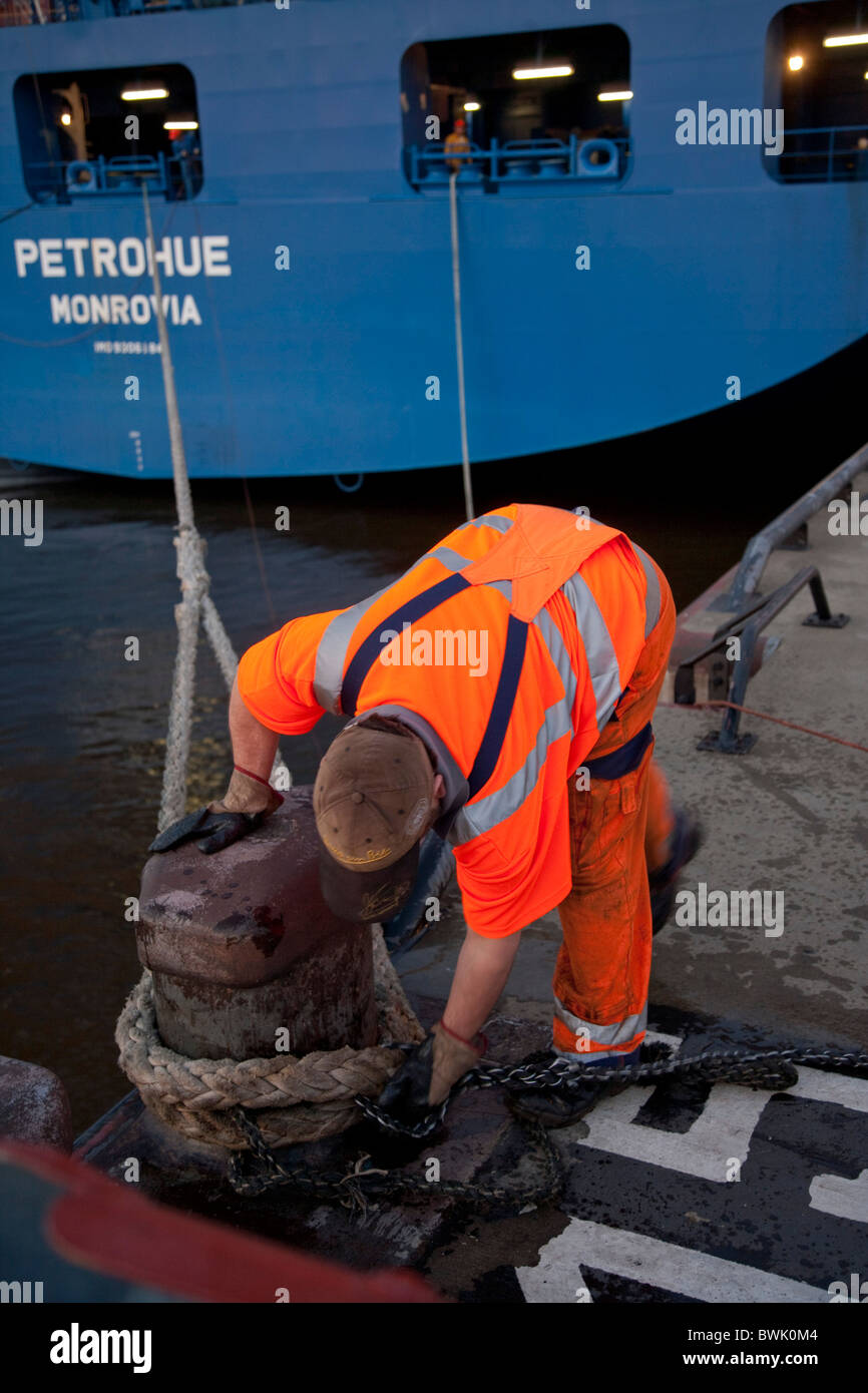 Préposé à la ligne terminal à conteneurs, le port de Hambourg, Allemagne Banque D'Images