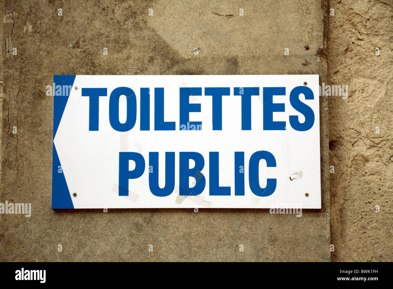 Toilettes publiques signe, Meaux, Ile de France France Banque D'Images