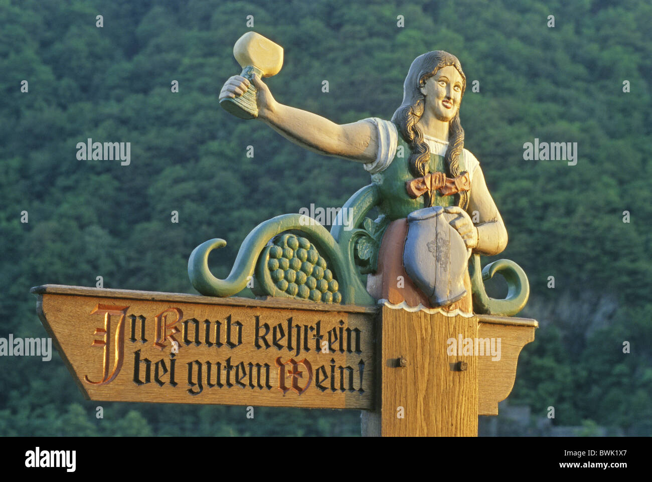 Enseigne publicitaire pour le vin, près de Kaub, Rhin, Rhénanie-Palatinat, Allemagne Banque D'Images