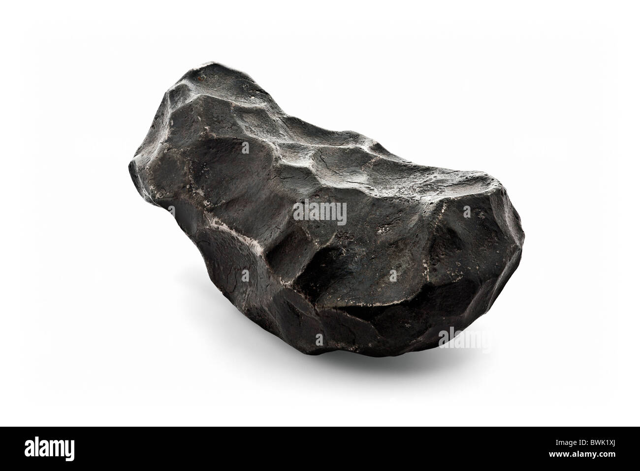 Une météorite de fer échantillon (l'Est de la Sibérie - Russie) avec regmaglyptes. Spécimen de météorite ferreuse avec regmaglyptes. Banque D'Images