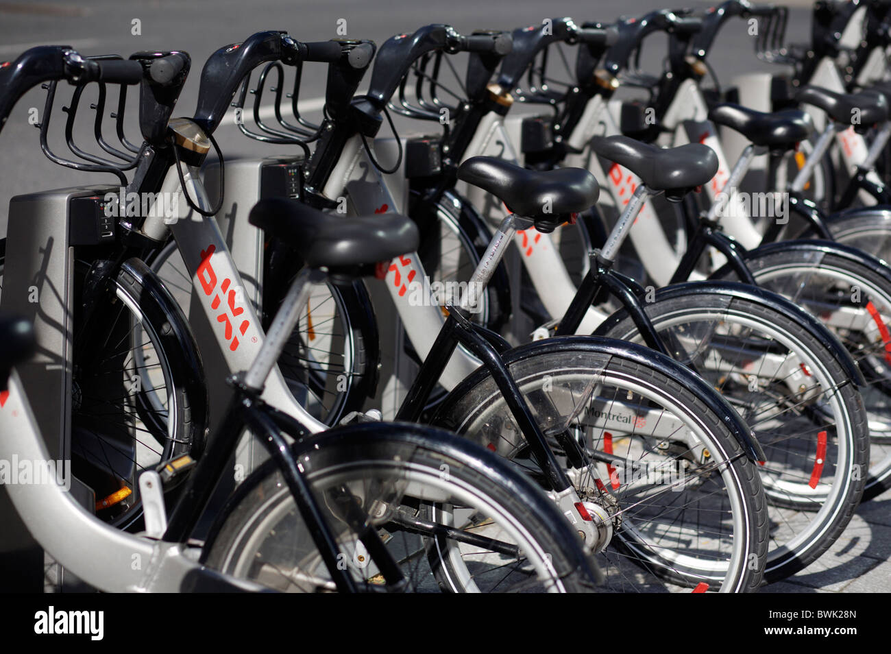 Un système automatisé de location de vélos Bixi ou de voitures se tenir à Montréal dans la province de Québec, Canada Banque D'Images