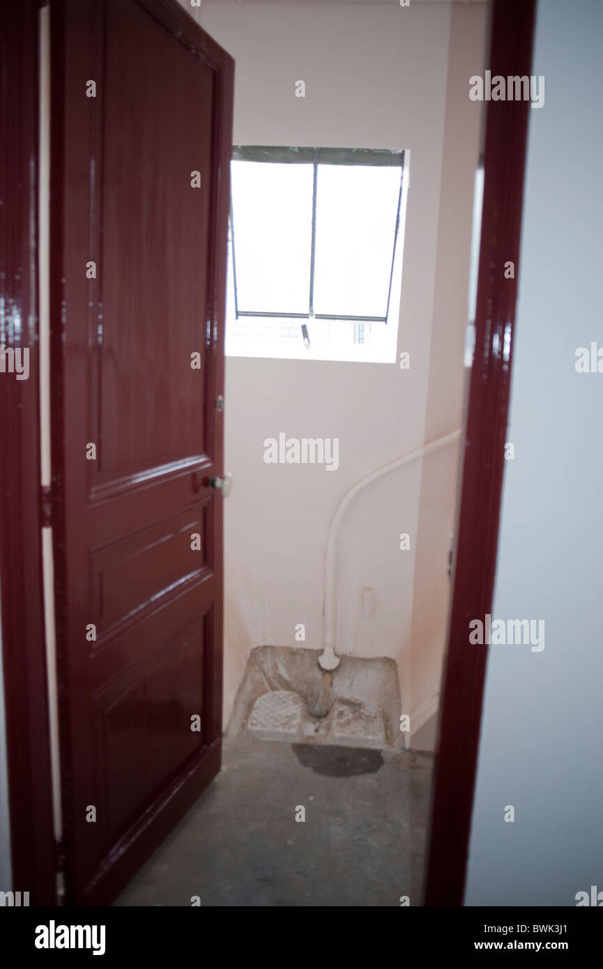 Toilet in the hall Banque de photographies et d'images à haute résolution -  Alamy