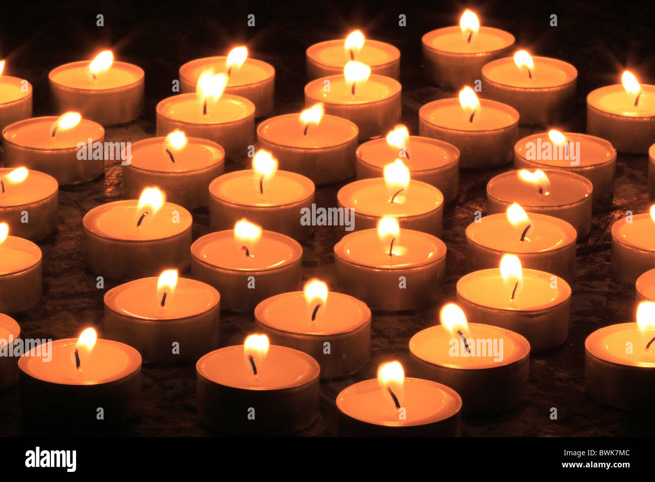 Lumières de thé studio bougies bougie allume la lumière de la spiritualité  de la lumière de la contemplation Photo Stock - Alamy