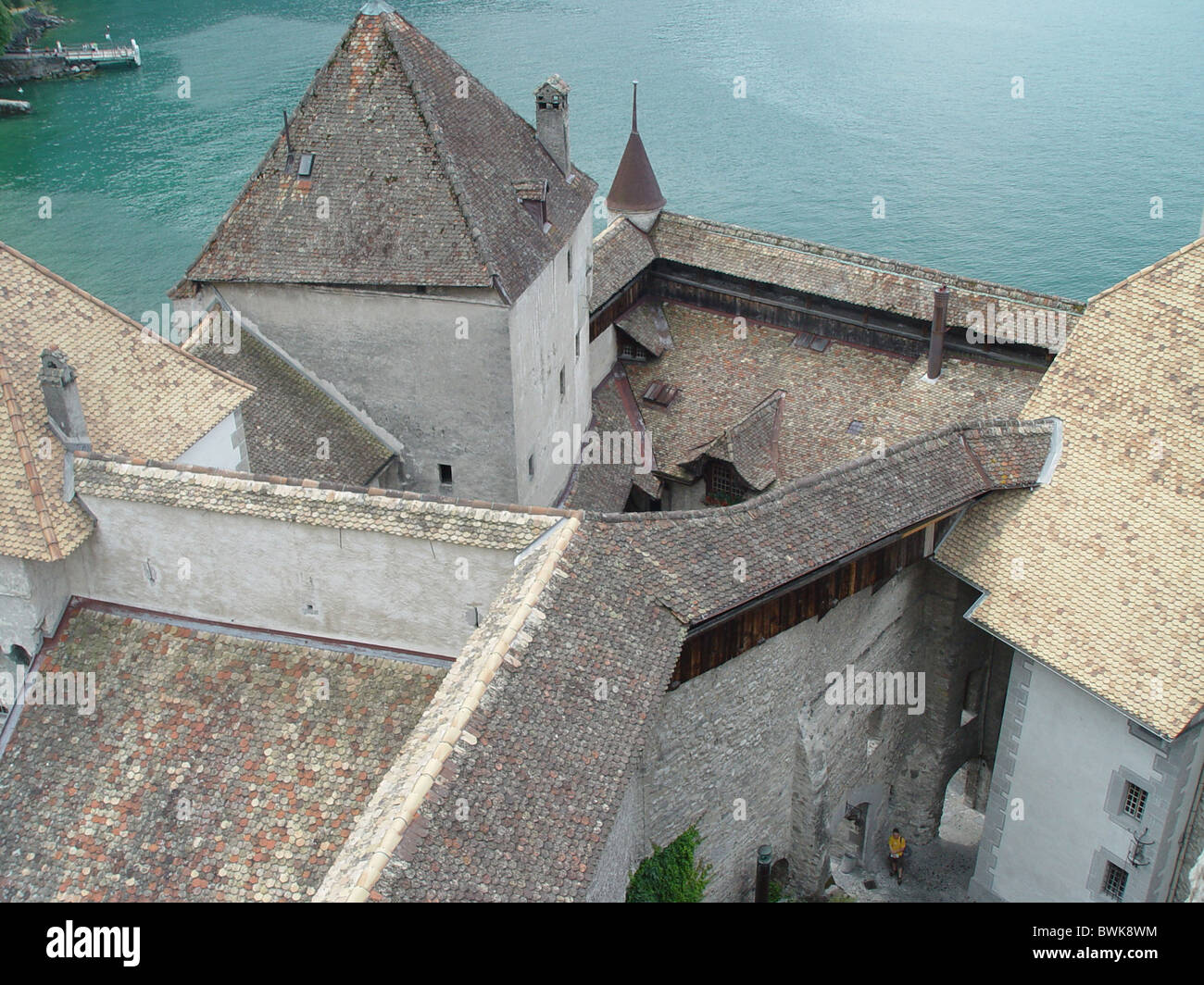 Château Château de Chillon cour intérieure de l'ensemble des toits Montreux Vaud Suisse Europe Banque D'Images