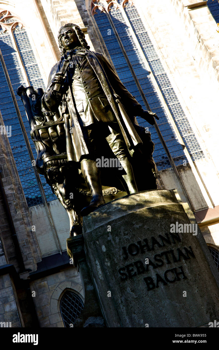 Statue en bronze de Johann Sebastian Bach à l'église de Saint Thomas de Leipzig cour vieille ville Banque D'Images