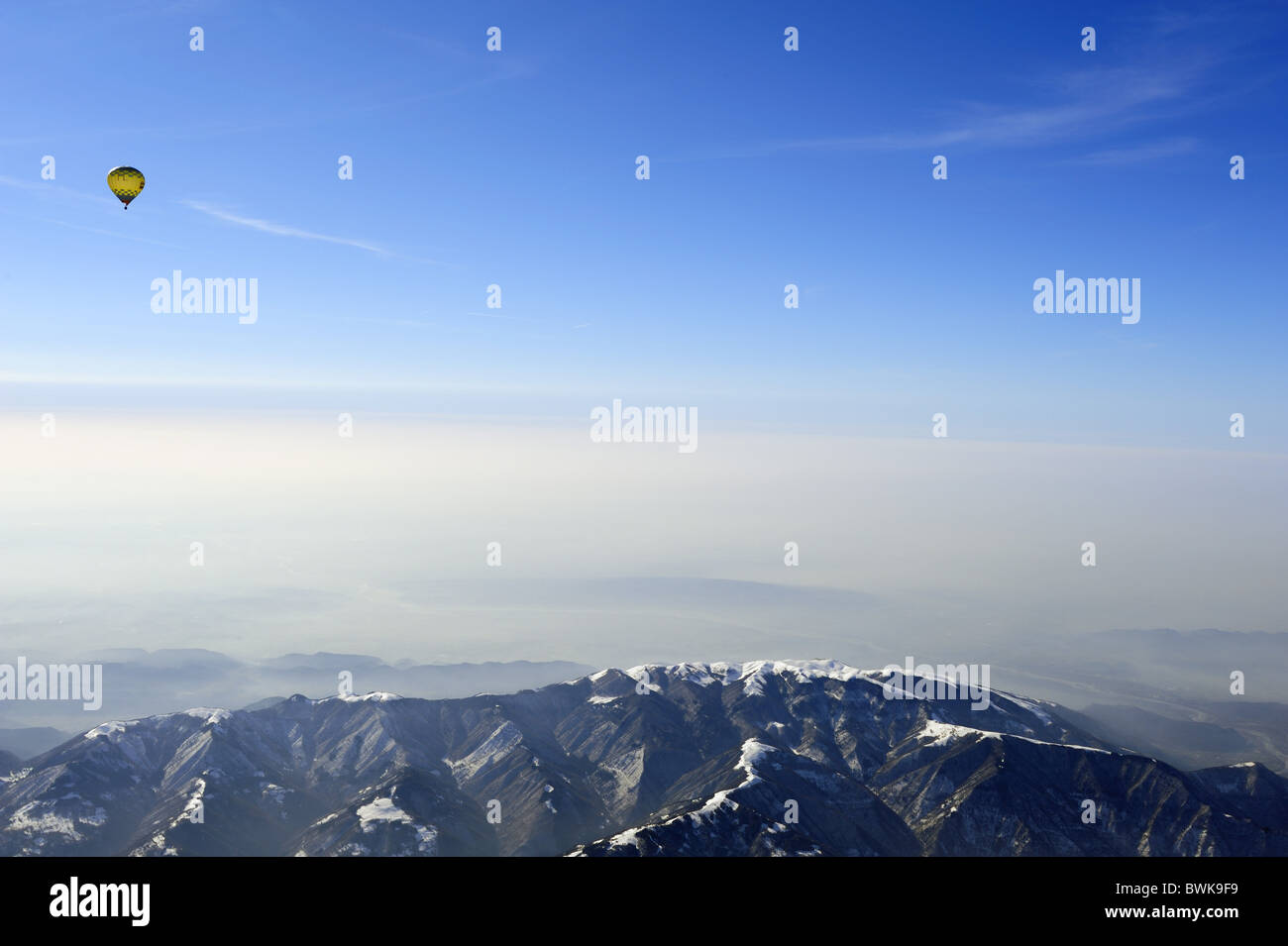 Montgolfière Vol au-dessus de Nevegal gamme, photo aérienne, Belluno, Dolomites, Vénétie, Italie, Europe Banque D'Images