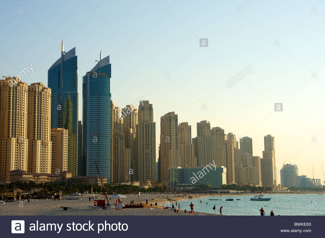 Ville De Dubaï à Lheure Du Coucher Du Soleil Aux émirats