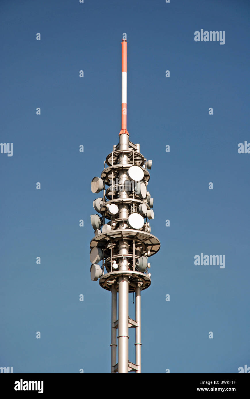 Antenne directionnelle télécom antennes radio télécommunications  technologie de communication pôle mât technics di Photo Stock - Alamy