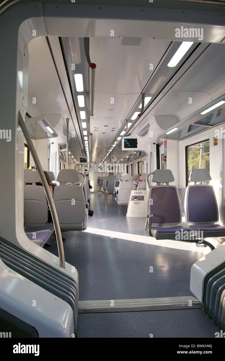 L'espagnol de l'intérieur du train de banlieue de la nouvelle familiale Banque D'Images