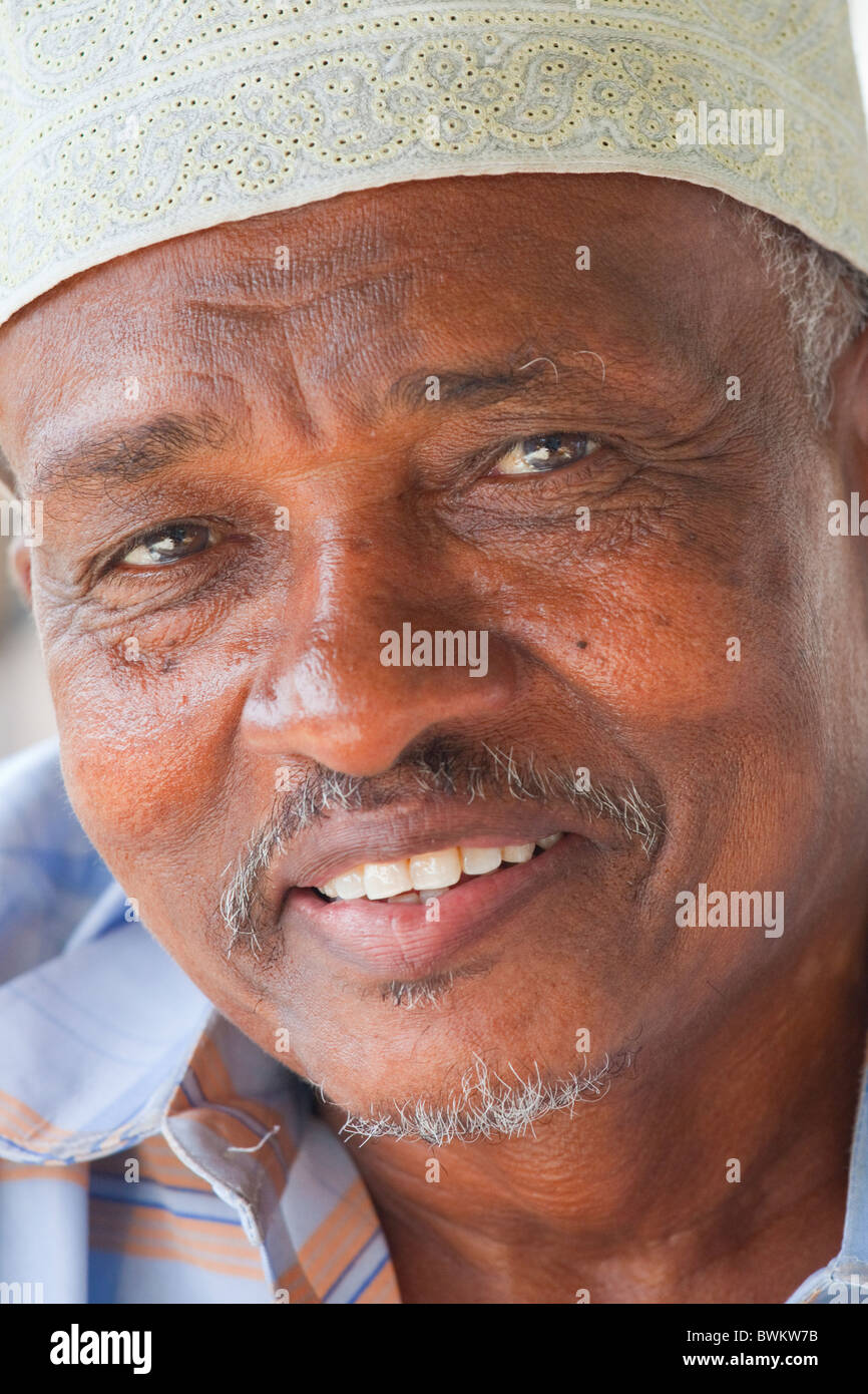 L'homme musulman, l'île de Lamu, Kenya Banque D'Images