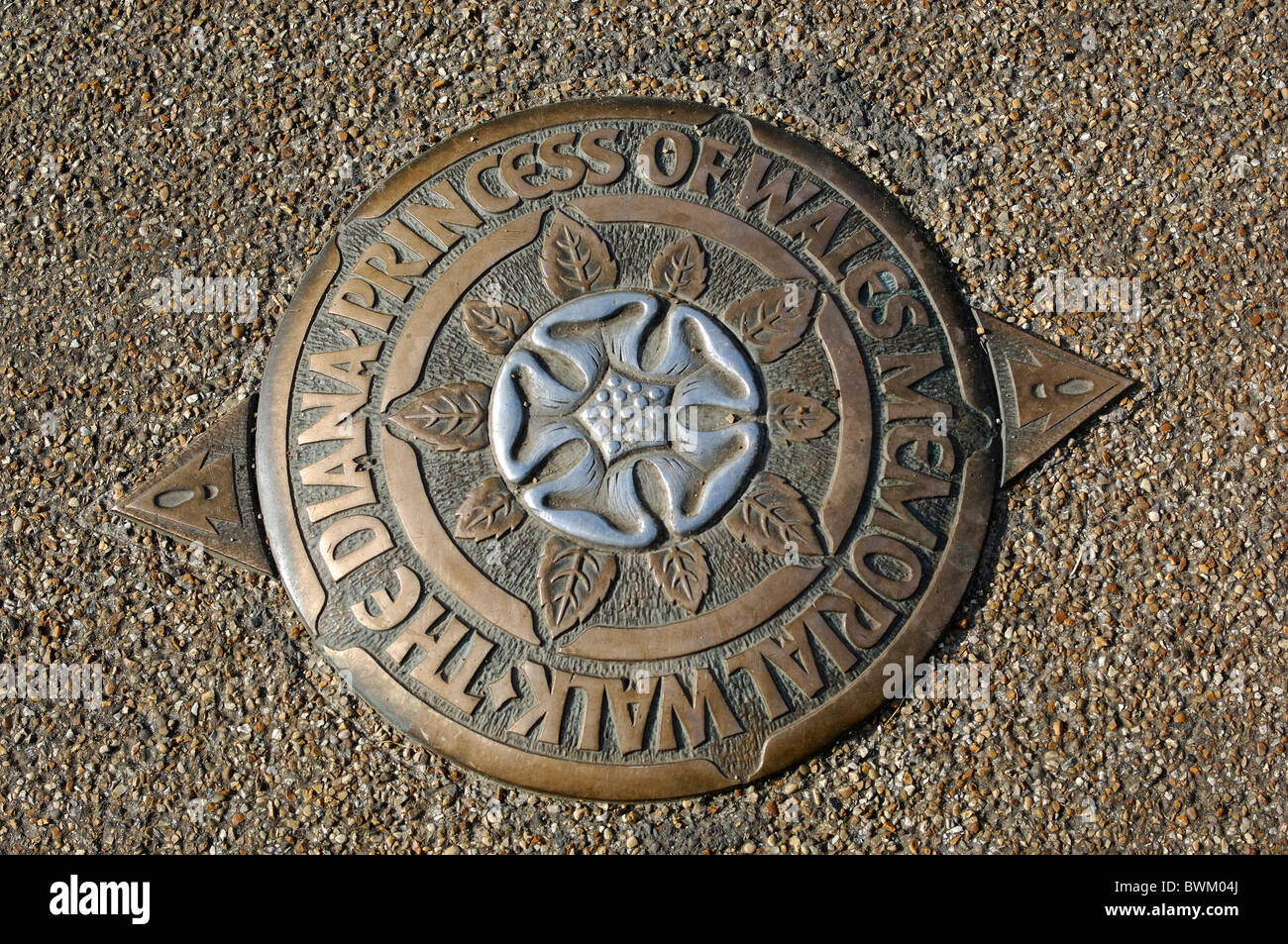 UK London Diana Princess of Wales Memorial à pied des jardins de Kensington Knightsbridge Grande-bretagne Europe Angleterre Banque D'Images