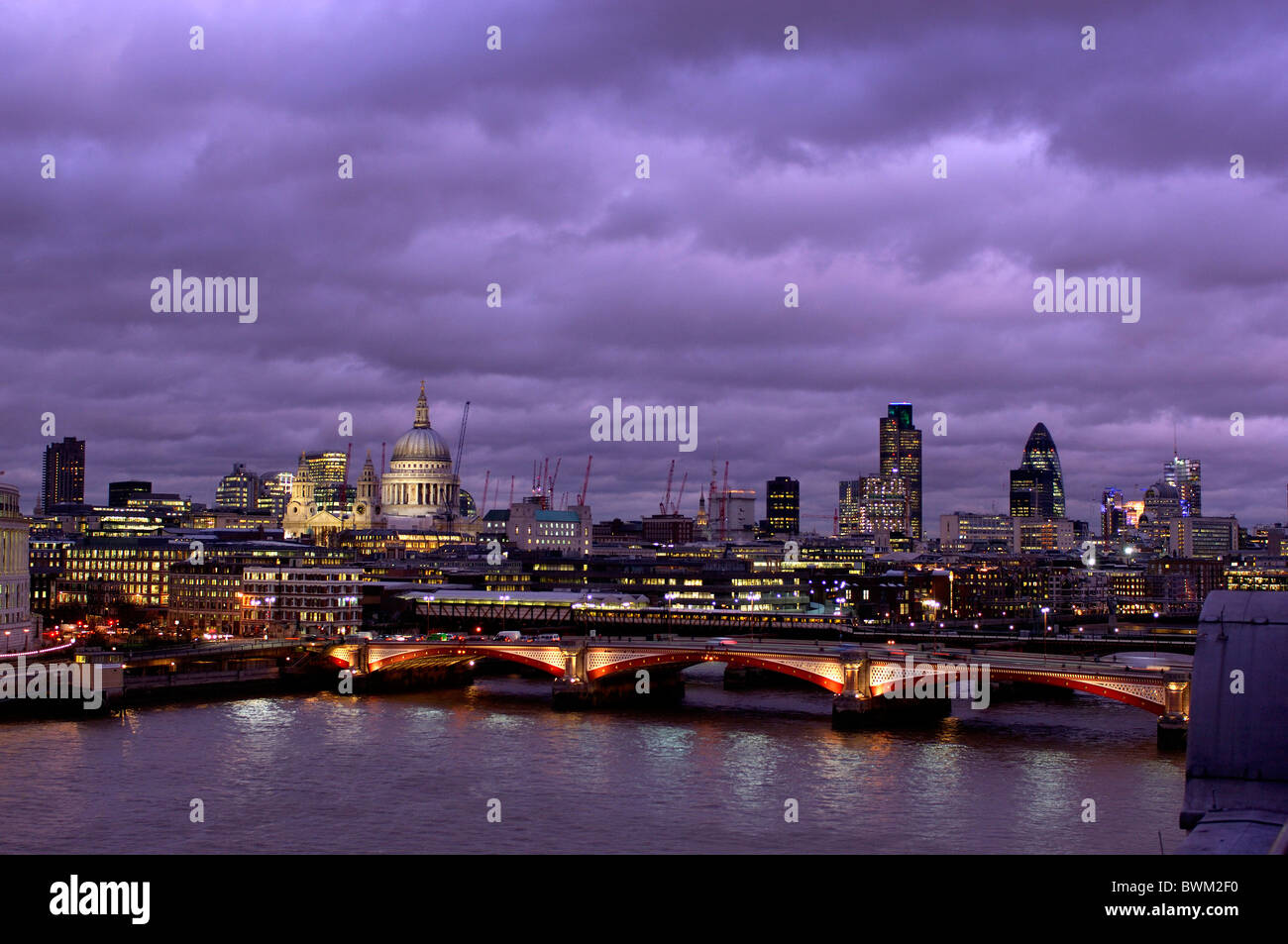 UK London Blackfriars Bridge St. Paul Cathedral City Grande-bretagne Europe Royaume-Uni Angleterre Europe Rive Banque D'Images