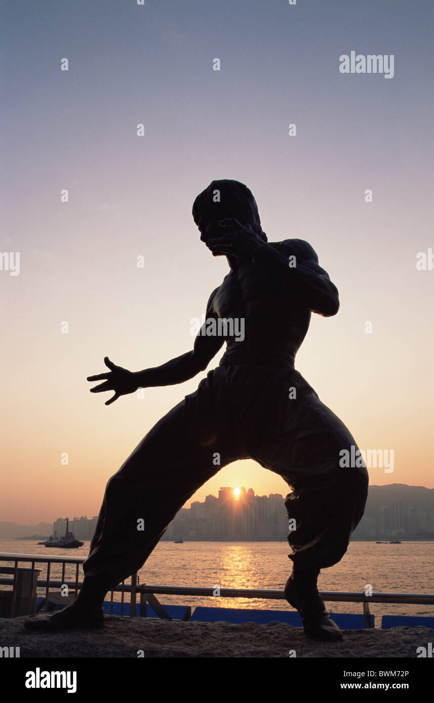 Chine Asie Hong Kong Kowloon Tsim Sha Tsui Avenue des Stars du cinéma chinois Statue de Bruce Lee Kung Fu Star Mar Banque D'Images